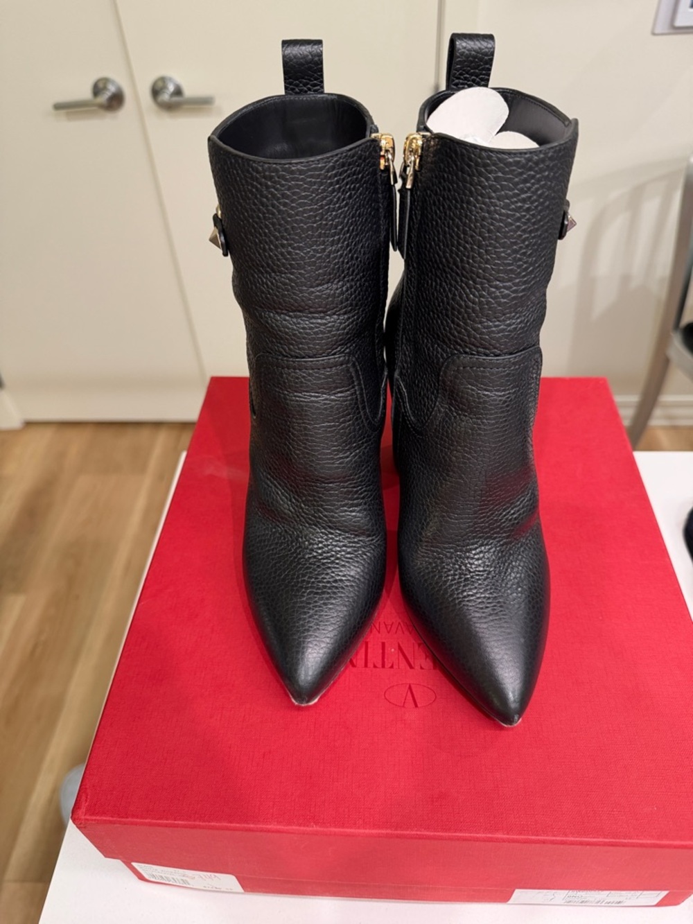 Valentino Garavani Rockstud Black Leather Heeled Ankle Boot 100mm Size 7.5 + Box - Picture 6 of 10